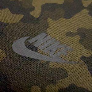NIKE CAMO RUNNER SWEATPANTS (L)